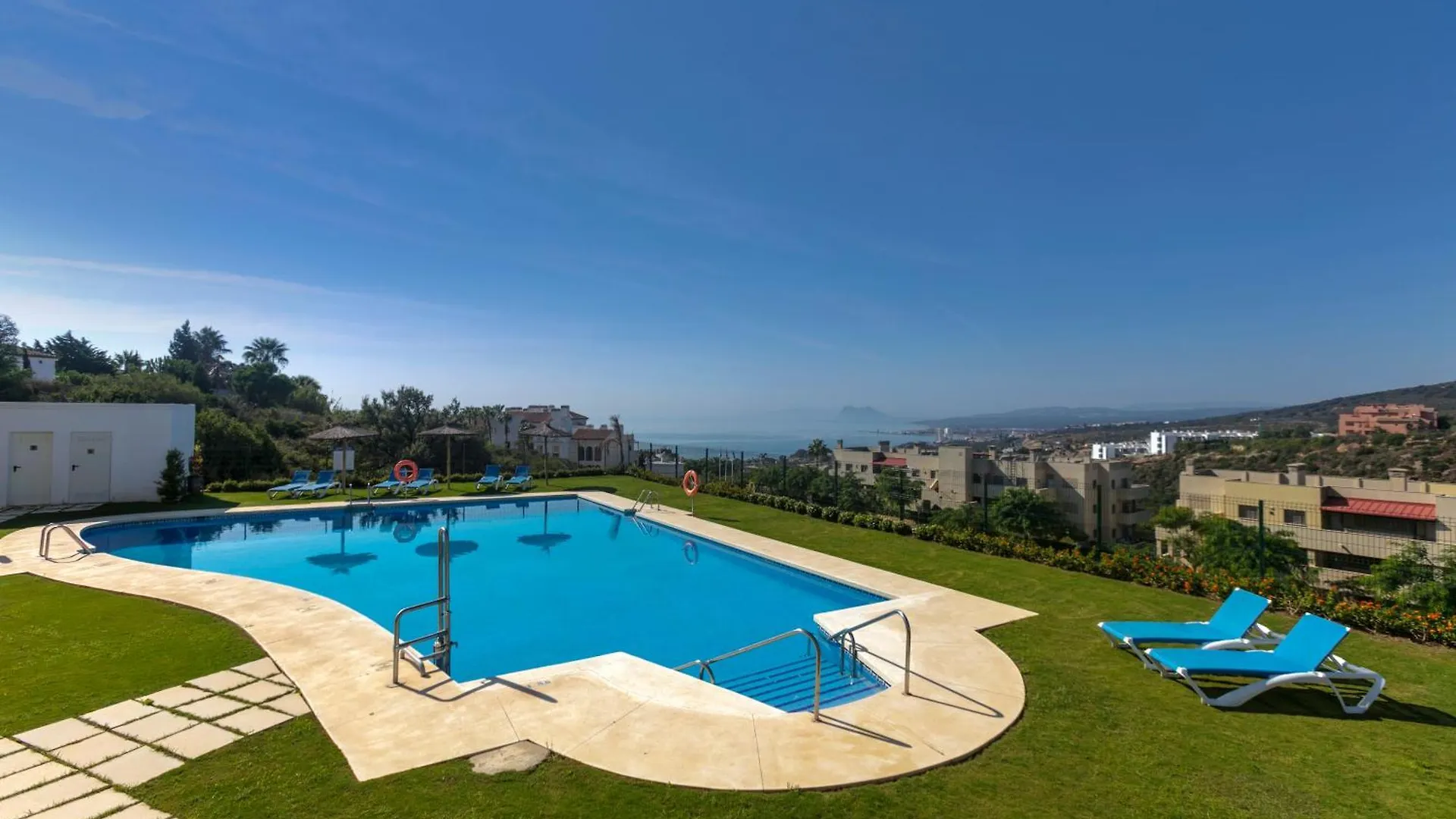 Sun-Soaked Home - Panoramic Sea View, Pool, Parking Manilva