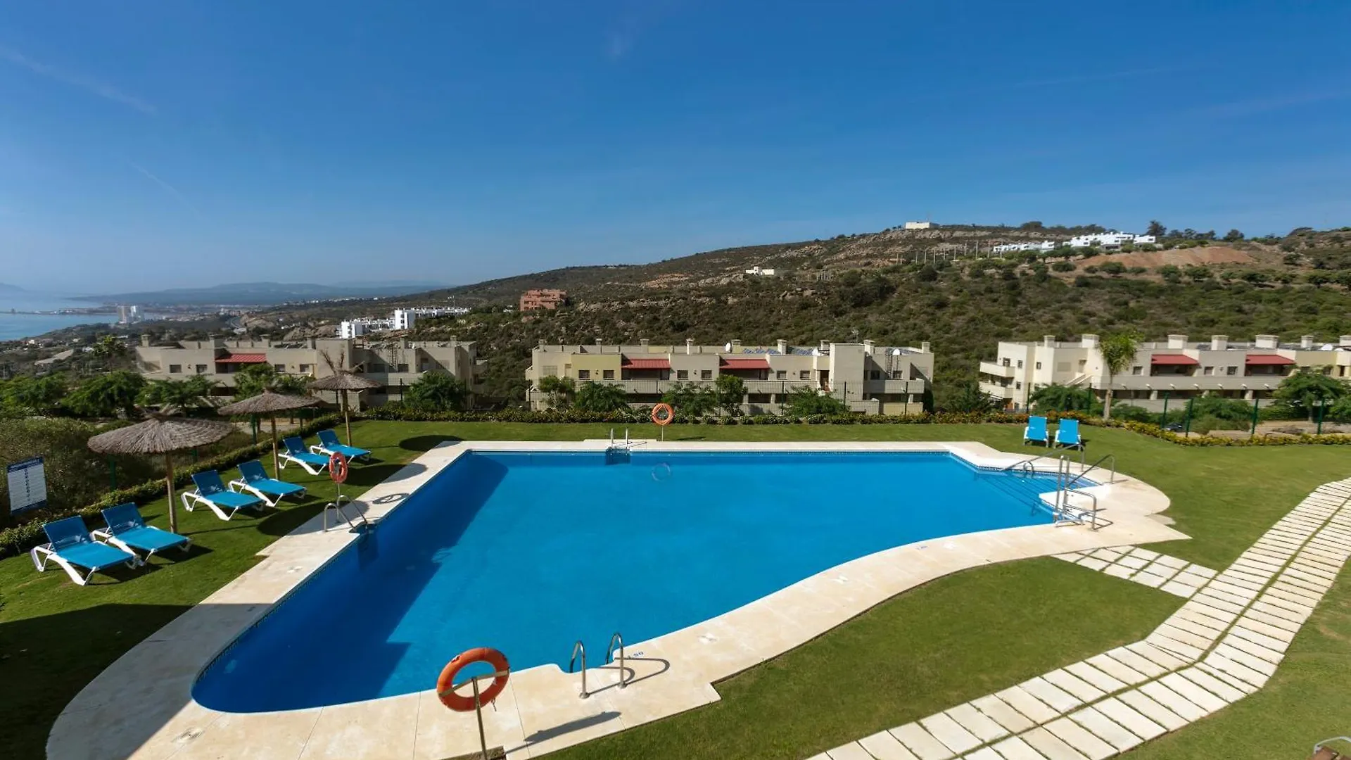 Sun-Soaked Home - Panoramic Sea View, Pool, Parking Manilva İspanya