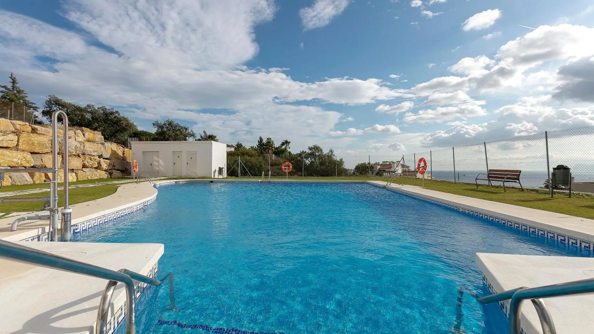 Sun-Soaked Home - Panoramic Sea View, Pool, Parking Manilva Tatil Evi